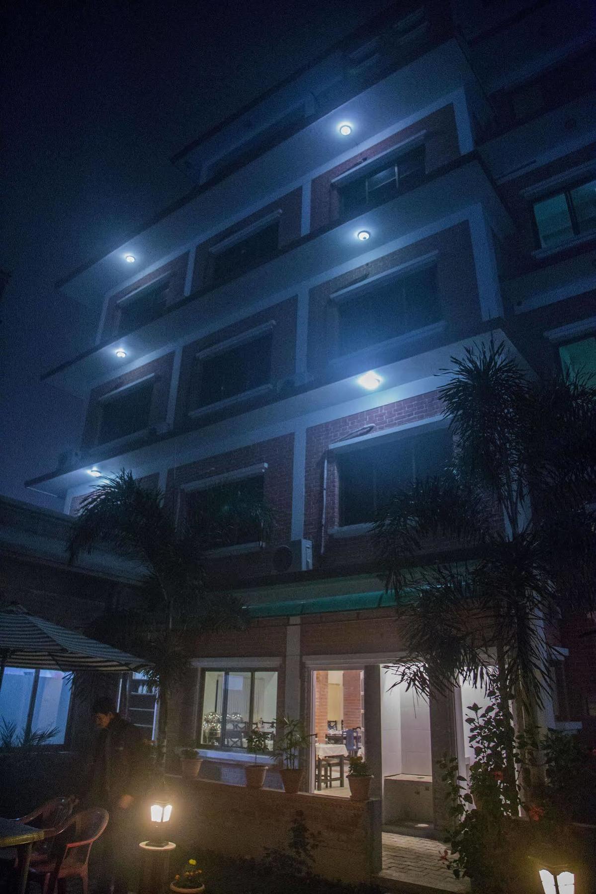 Hotel Ananda Inn Румминдей Экстерьер фото